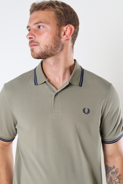 Fred Perry TWIN TIPPED FP SHIRT N47 SAGE/FRENCH NAVY
